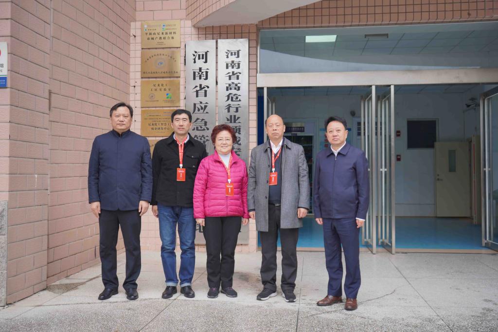 深化實(shí)踐教學(xué)改革 共筑卓越育人平臺——華東理工大學(xué)樂清華教授蒞臨指導(dǎo)工作